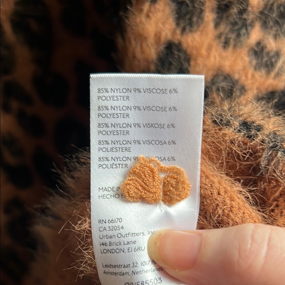 NWOT Leopard Print Off-Shoulder Sweater - Picture 7 of 9